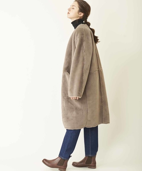 Kelen（ケレン）の「「KELEN / ケレン」Vネックエコムートンリバーシブルコート"Lucia"（ダウンジャケット/コート・レディース・キャメル/ライトベージュ/グレー・S/M）」の12枚目の写真