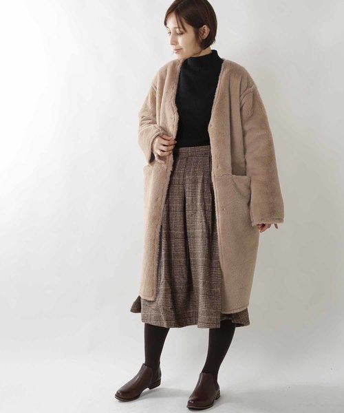 Kelen（ケレン）の「「KELEN / ケレン」Vネックエコムートンリバーシブルコート"Lucia"（ダウンジャケット/コート・レディース・キャメル/ライトベージュ/グレー・S/M）」の18枚目の写真