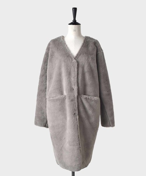 Kelen（ケレン）の「「KELEN / ケレン」Vネックエコムートンリバーシブルコート"Lucia"（ダウンジャケット/コート・レディース・キャメル/ライトベージュ/グレー・S/M）」の20枚目の写真