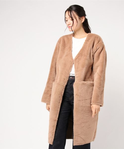 Kelen（ケレン）の「「KELEN / ケレン」Vネックエコムートンリバーシブルコート"Lucia"（ダウンジャケット/コート・レディース・キャメル/ライトベージュ/グレー・S/M）」の10枚目の写真