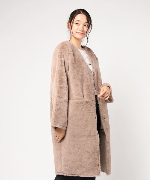 Kelen（ケレン）の「「KELEN / ケレン」Vネックエコムートンリバーシブルコート"Lucia"（ダウンジャケット/コート・レディース・キャメル/ライトベージュ/グレー・S/M）」の5枚目の写真