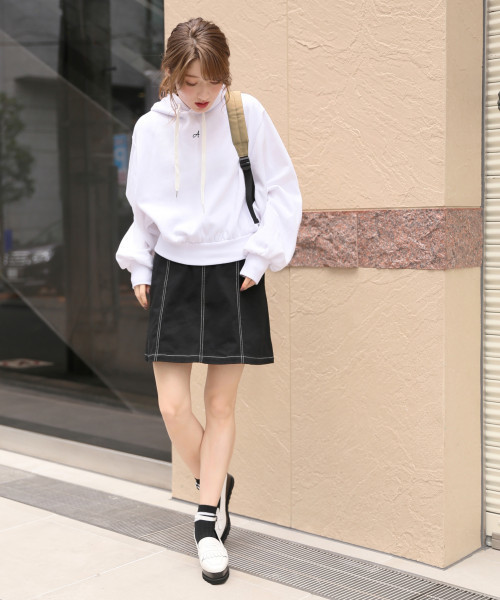 Heather(ヘザー)の「ベルトツキステッチミニスカート 823153(スカート・レディース・ブラック/ホワイト/ネイビー・SMALL/MEDIUM)」の11枚目の写真