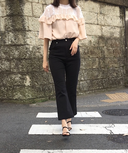 Culture Medium(カルチャーミディアム)の「ジョーゼットレイヤード風オフショル5分袖プルオーバー(Tシャツ/カットソー・レディース・ベージュ/ブラック/オフホワイト/サックスブルー・FREE)」の2枚目の写真