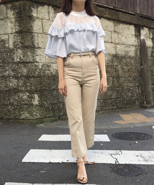 Culture Medium(カルチャーミディアム)の「ジョーゼットレイヤード風オフショル5分袖プルオーバー(Tシャツ/カットソー・レディース・ベージュ/ブラック/オフホワイト/サックスブルー・FREE)」の4枚目の写真
