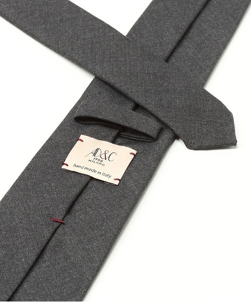 Cricket（クリケット）の「「AD&C」アーディ アンド シー HOLLAND&SHERRY製生地 無地 ネクタイ（ネクタイ・メンズ・グレー/ネイビー/キャメル・FREE）」の11枚目の写真