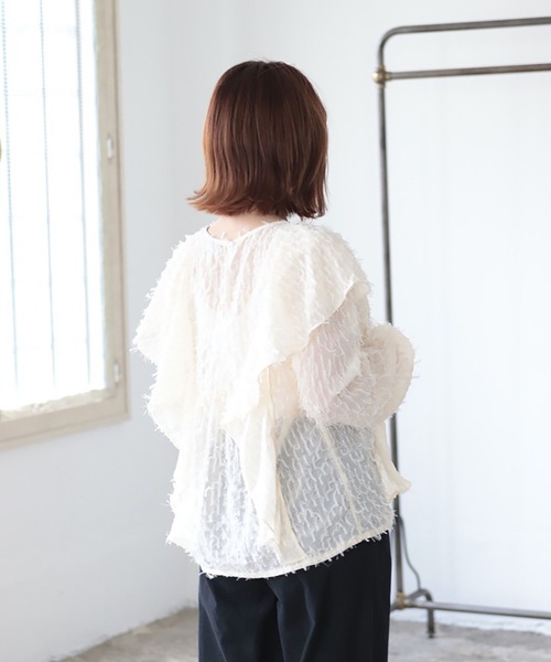 sakishimatokyo（サキシマトーキョー）の「【ZOZO限定】サキシマamp「フリンジフリルデザインプルオーバー」（シャツ/ブラウス・レディース・ブラック/ベージュ・FREE）」の2枚目の写真