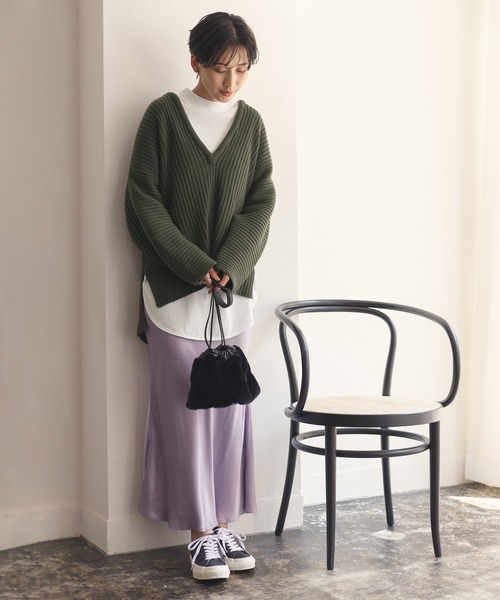 ADAM ET ROPE'（アダムエロペ）の「深Vネック片畦スリットプルオーバー（ニット/セーター・レディース・チャコールグレー/キナリ・FREE）」の17枚目の写真