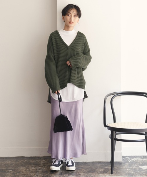 ADAM ET ROPE'（アダムエロペ）の「深Vネック片畦スリットプルオーバー（ニット/セーター・レディース・チャコールグレー/キナリ・FREE）」の16枚目の写真