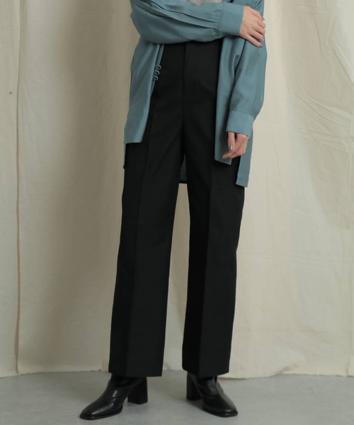 SENSE OF PLACE by URBAN RESEARCH(センスオブプレイスバイアーバンリサーチ)の「バックスリットストレートワイドパンツ(その他パンツ・レディース・ブラック/ベージュ/ロイヤルブルー・SMALL/MEDIUM)」の2枚目の写真