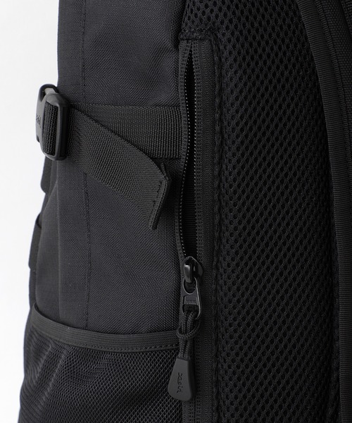 X-girl（エックスガール）の「定番｜MILLS LOGO ADVENTURE BACKPACK（バックパック/リュック・レディース・ブラック/レッド/イエロー/マルチ・ONE SIZE）」の11枚目の写真