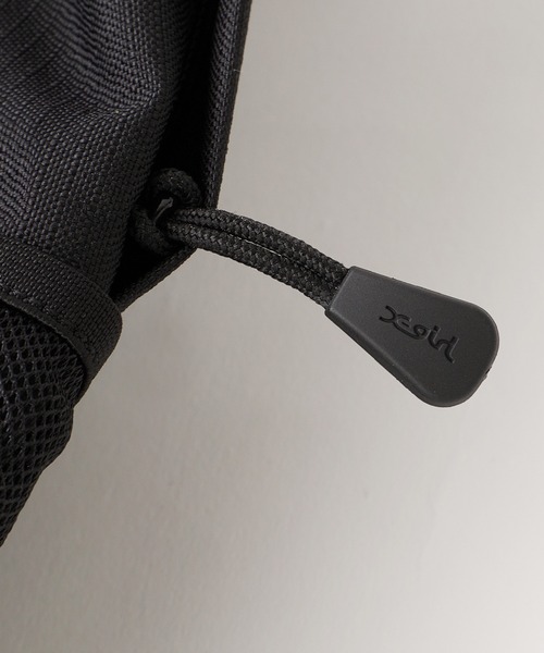 X-girl（エックスガール）の「定番｜MILLS LOGO ADVENTURE BACKPACK（バックパック/リュック・レディース・ブラック/レッド/イエロー/マルチ・ONE SIZE）」の15枚目の写真