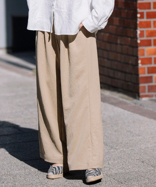 Munich(ミューニック)の「トリアセテートファイバーオックス タックワイドパンツ(その他パンツ・レディース・ベージュ/ブラック・S/M/XS)」の12枚目の写真