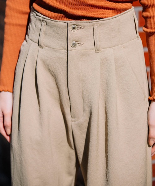 Munich(ミューニック)の「トリアセテートファイバーオックス タックワイドパンツ(その他パンツ・レディース・ベージュ/ブラック・S/M/XS)」の8枚目の写真