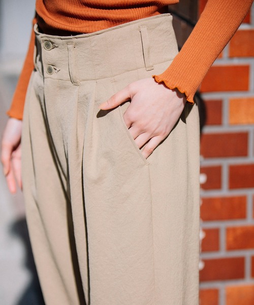 Munich(ミューニック)の「トリアセテートファイバーオックス タックワイドパンツ(その他パンツ・レディース・ベージュ/ブラック・S/M/XS)」の9枚目の写真