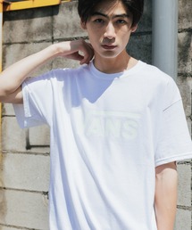 VANS（バンズ）の「VANS/ヴァンズ M PHOSPHORESCENCE EMBROFLY SS TEE フロント ブランドロゴ 半袖ロゴTシャツ（Tシャツ/カットソー・メンズ）」