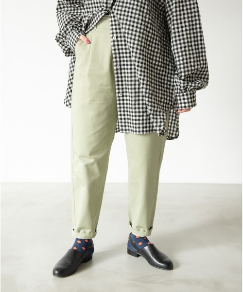 MERLOT(メルロー)の「ウォッシュドツイルテーパードパンツ(その他パンツ・レディース・ベージュ/パープル/ライトグリーン・FREE)」の16枚目の写真