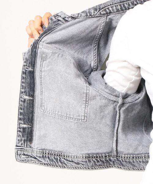 ALLSAINTS（オールセインツ）の「LENNON CROPPED DENIM JACKET | LENNON クロップド デニム ジャケット（デニムジャケット・レディース・グレー系その他・6/4/8/10）」の3枚目の写真