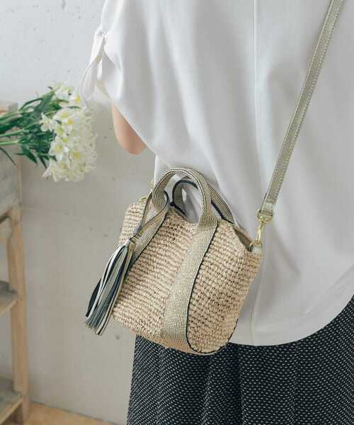 URBAN RESEARCH ROSSO（アーバンリサーチロッソ）の「VIOLAd’ORO　ラフィアカゴバッグ SMALL（かごバッグ・レディース・ゴールド/ライトブラウン/ストライプ・-）」の3枚目の写真