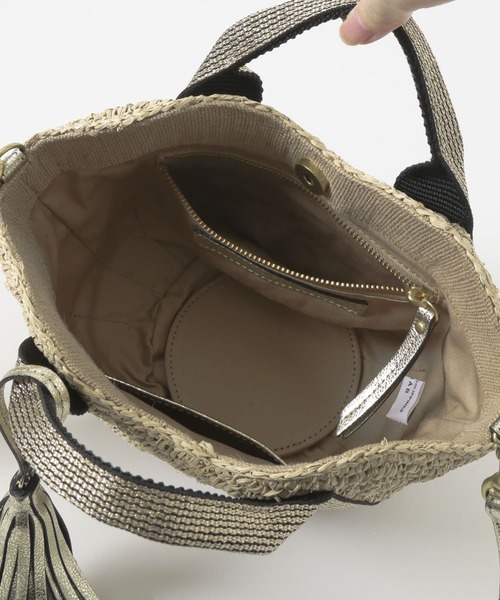 URBAN RESEARCH ROSSO（アーバンリサーチロッソ）の「VIOLAd’ORO　ラフィアカゴバッグ SMALL（かごバッグ・レディース・ゴールド/ライトブラウン/ストライプ・-）」の4枚目の写真