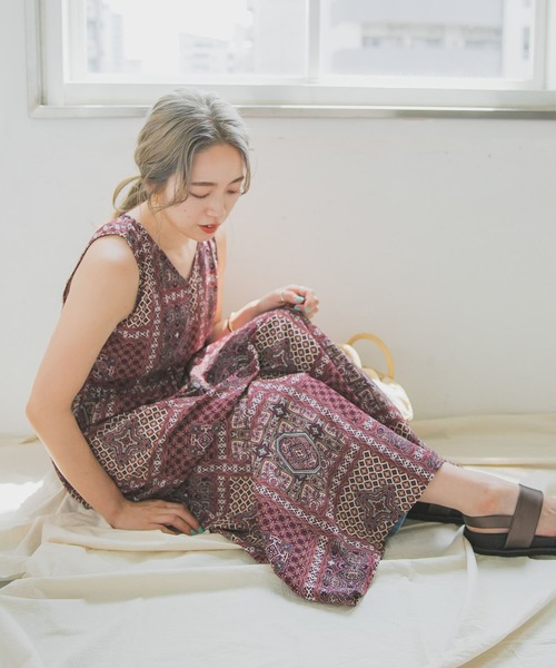 ITEMS URBANRESEARCH(アイテムズ アーバンリサーチ)の「Vネックノースリーブワンピース(ワンピース・レディース・ライトブルー/レッド系その他/アイボリー・FREE)」の22枚目の写真