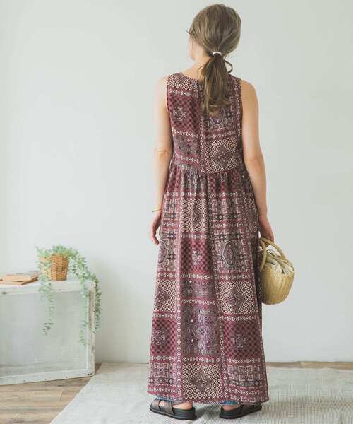 ITEMS URBANRESEARCH(アイテムズ アーバンリサーチ)の「Vネックノースリーブワンピース(ワンピース・レディース・ライトブルー/レッド系その他/アイボリー・FREE)」の18枚目の写真