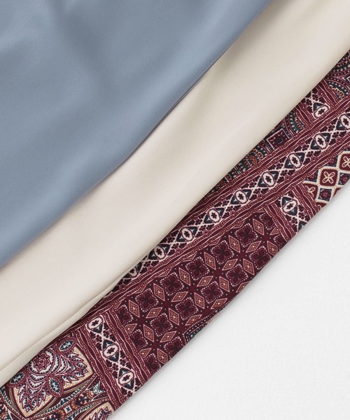 ITEMS URBANRESEARCH(アイテムズ アーバンリサーチ)の「Vネックノースリーブワンピース(ワンピース・レディース・ライトブルー/レッド系その他/アイボリー・FREE)」の4枚目の写真