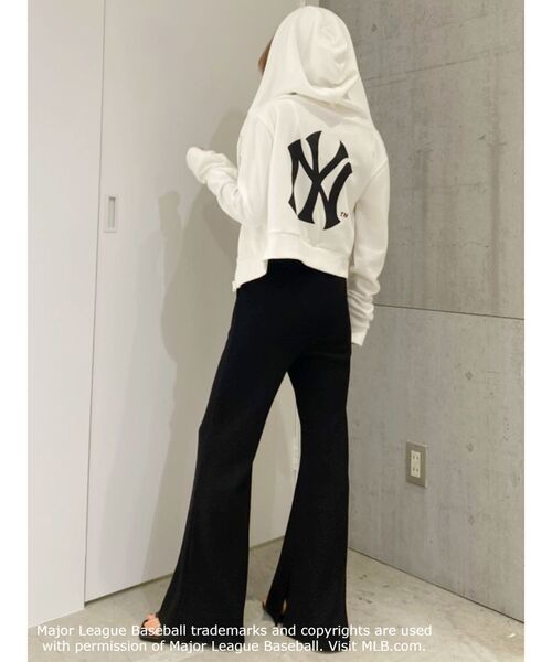 MLB（メジャーリーグベースボール）の「GYDA×MLB BasicショートPK（パーカー・レディース・オフホワイト/グレー/チャコールグレー・FREE）」の9枚目の写真