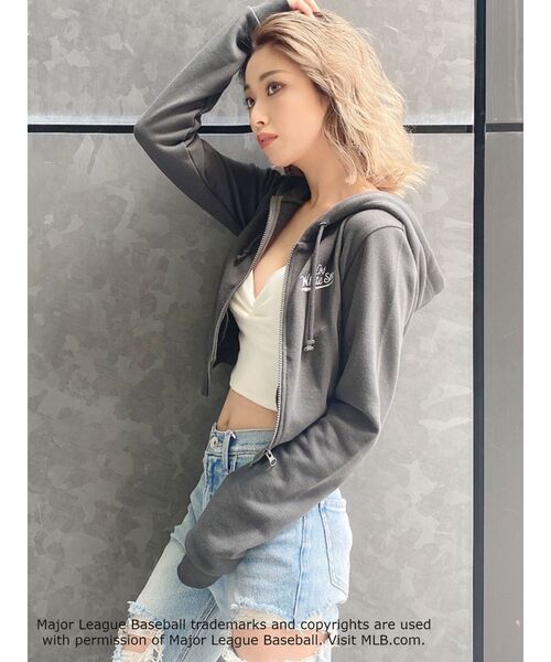 MLB（メジャーリーグベースボール）の「GYDA×MLB BasicショートPK（パーカー・レディース・オフホワイト/グレー/チャコールグレー・FREE）」の17枚目の写真
