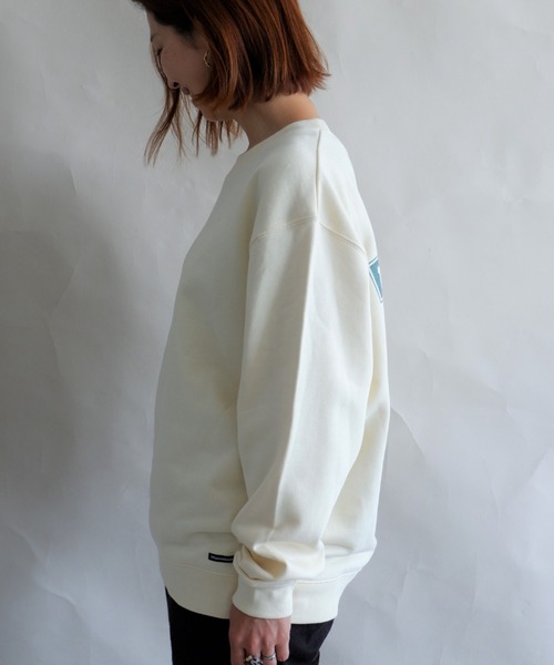 MANASTASH（マナスタッシュ）の「MANASTASH/マナスタッシュ　W's SWEAT BACK LOGO　ウィメンズ　スウェット　バックロゴ（スウェット・レディース・チャコールグレー/サンドベージュ/ナチュラル/パープル・MEDIUM）」の5枚目の写真