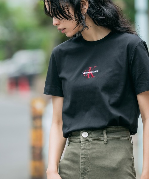 Calvin Klein Jeans（カルヴァンクラインジーンズ）の「Calvin Klein Jeans/カルバンクラインジーンズ ワンポイントロゴTシャツ（Tシャツ/カットソー・メンズ・ホワイト/ブラック・S/M/L）」の4枚目の写真