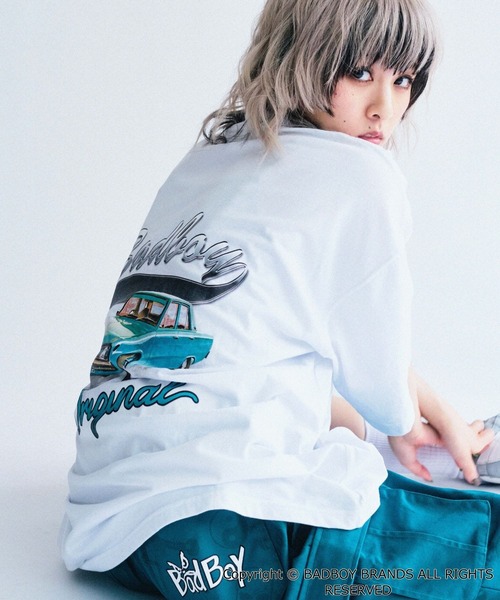 BAD BOY（バッドボーイ）の「∴WEGO/BAD BOYバッグプリント半袖Tシャツ（Tシャツ/カットソー・メンズ・ホワイト/ブラック・MEDIUM/LARGE）」の2枚目の写真
