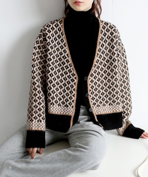 ABITOKYO（アビトーキョー）の「Vネック幾何柄ジャガードカーディガン（カーディガン/ボレロ・レディース・ブラック/ベージュ・FREE）」の15枚目の写真