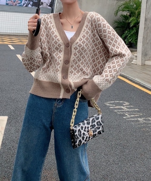 ABITOKYO（アビトーキョー）の「Vネック幾何柄ジャガードカーディガン（カーディガン/ボレロ・レディース・ブラック/ベージュ・FREE）」の22枚目の写真