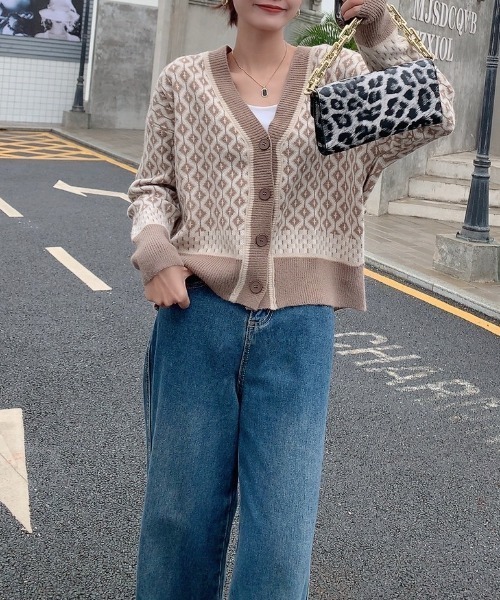 ABITOKYO（アビトーキョー）の「Vネック幾何柄ジャガードカーディガン（カーディガン/ボレロ・レディース・ブラック/ベージュ・FREE）」の19枚目の写真