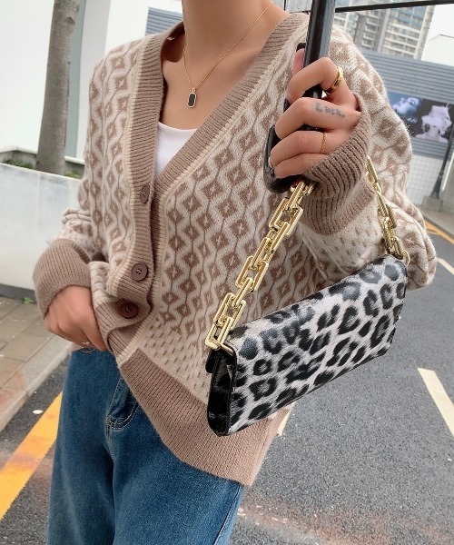 ABITOKYO（アビトーキョー）の「Vネック幾何柄ジャガードカーディガン（カーディガン/ボレロ・レディース・ブラック/ベージュ・FREE）」の20枚目の写真