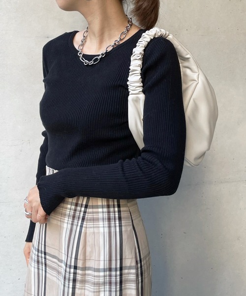 DouDou（ドゥドゥ）の「袖スリット2WAYリブプルオーバー（ニット/セーター・レディース・ブラック/グリーン/グレイッシュベージュ・FREE）」の2枚目の写真