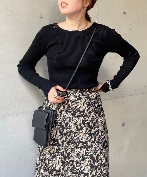 DouDou（ドゥドゥ）の「袖スリット2WAYリブプルオーバー（ニット/セーター・レディース・ブラック/グリーン/グレイッシュベージュ・FREE）」の5枚目の写真