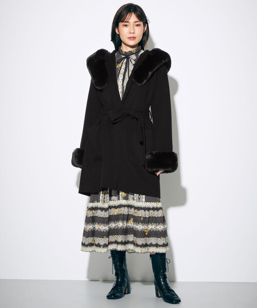 GRACE CONTINENTAL(グレースコンチネンタル)の「リバーガウンフードコート(その他アウター・レディース・ベージュ/ブラック・38/36)」の5枚目の写真