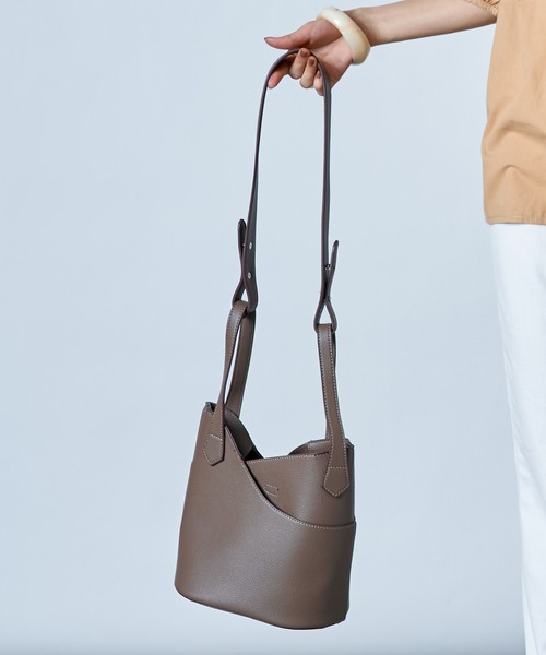 MAISON BREEZE(メゾンブリーズ)の「シーンやコーデによって変形可能な万能バッグ♪【MAISON BREEZE】ハイクオリティ2WAYバケツショルダーバッグ KNF【自立型】(ショルダーバッグ・レディース・ホワイト/ブラック/ブラウン/グレー・FREE)」の8枚目の写真