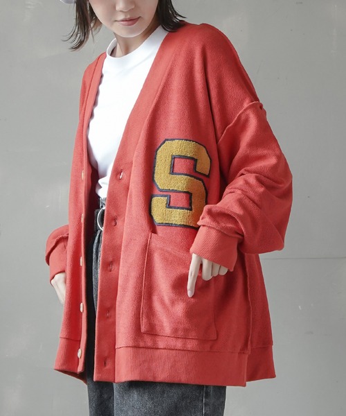 SPINNS（スピンズ）の「【ゆるシルエット】インサイドアウト 裏起毛レタードカーディガン（カーディガン/ボレロ・レディース・ネイビー/杢グレー/ダークグリーン/オレンジ系その他・ONESIZE）」の4枚目の写真