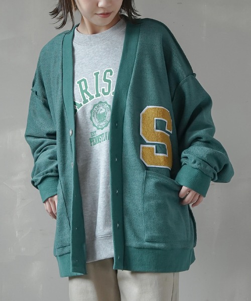 SPINNS（スピンズ）の「【ゆるシルエット】インサイドアウト 裏起毛レタードカーディガン（カーディガン/ボレロ・レディース・ネイビー/杢グレー/ダークグリーン/オレンジ系その他・ONESIZE）」の2枚目の写真