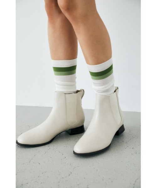 MOUSSY(マウジー)の「CFT CHELSEA ブーツ(ブーツ・レディース・ブラック/レッド/アイボリー・23.0cm/24.0cm/22.5cm/23.5cm/25.0cm/24.5cm)」の2枚目の写真