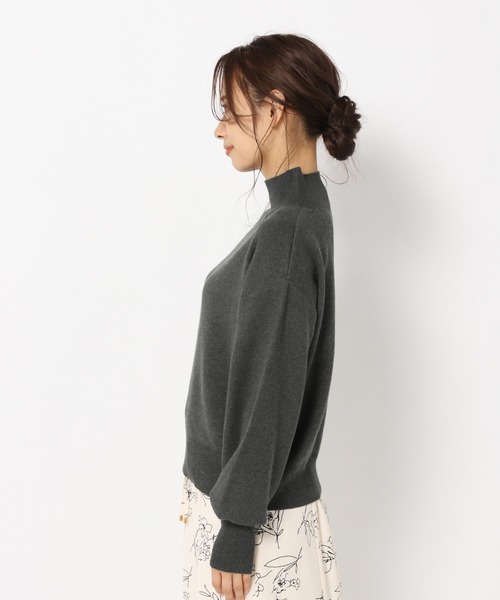 mysty woman（ミスティウーマン）の「ボリュームスリーブハイネックプルオーバー 255257（ニット/セーター・レディース・アイボリー/チャコール/モカ/グリーン系/ピンク系その他/ダークオレンジ/グリーン/イエロー系/ラベンダー・FREE）」の13枚目の写真