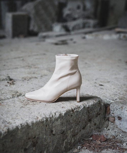 EVOL(イーボル)の「EVOL×Yukko コラボショートブーツAR30456(ブーツ・レディース・ブラック/ブラウン/アイボリー・S/M/L/LL/XS)」の6枚目の写真