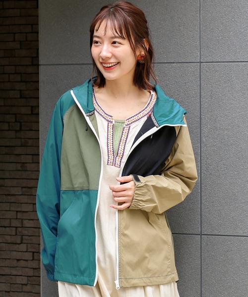 チチカカ(チチカカ)の「【ユニセックス】ムービングマウンテンパーカー(マウンテンパーカー・メンズ・ネイビー/オレンジ・MEDIUM/LARGE)」の2枚目の写真