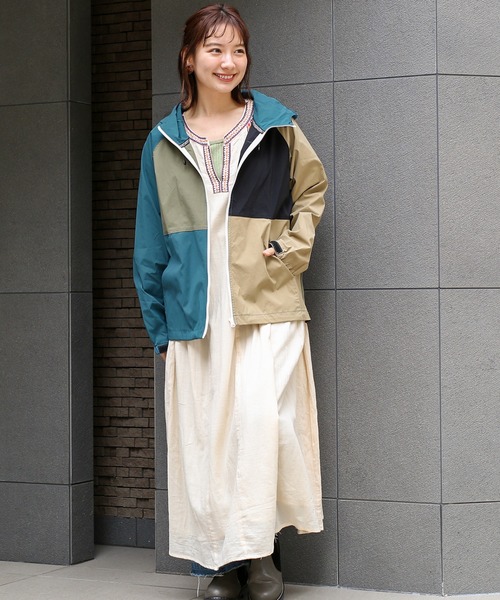 チチカカ(チチカカ)の「【ユニセックス】ムービングマウンテンパーカー(マウンテンパーカー・メンズ・ネイビー/オレンジ・MEDIUM/LARGE)」の3枚目の写真