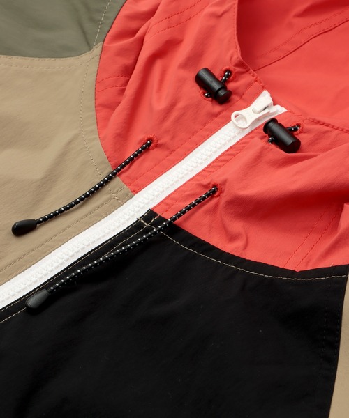 チチカカ(チチカカ)の「【ユニセックス】ムービングマウンテンパーカー(マウンテンパーカー・メンズ・ネイビー/オレンジ・MEDIUM/LARGE)」の22枚目の写真