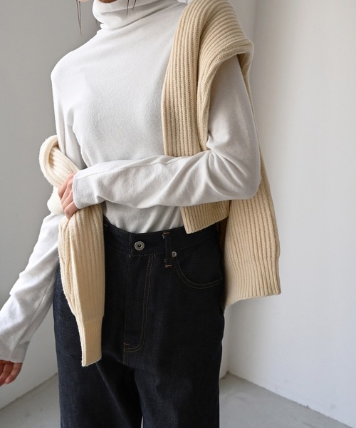 CANAL JEAN（キャナルジーン）の「RED CHOP WORKS(レッドチョップワークス) ウォームインナーハイネックTシャツ（Tシャツ/カットソー・レディース・ホワイト/ブラック/グレー/ピンク/ブルー・38）」の2枚目の写真