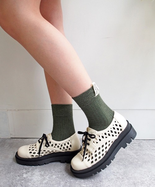 byあしながおじさん（バイアシナガオジサン）の「メッシュレースアップシューズ　-8510063（その他シューズ・レディース・グレイッシュベージュ/ホワイト/グリーン/ブラック・L/S/LL/M）」の2枚目の写真