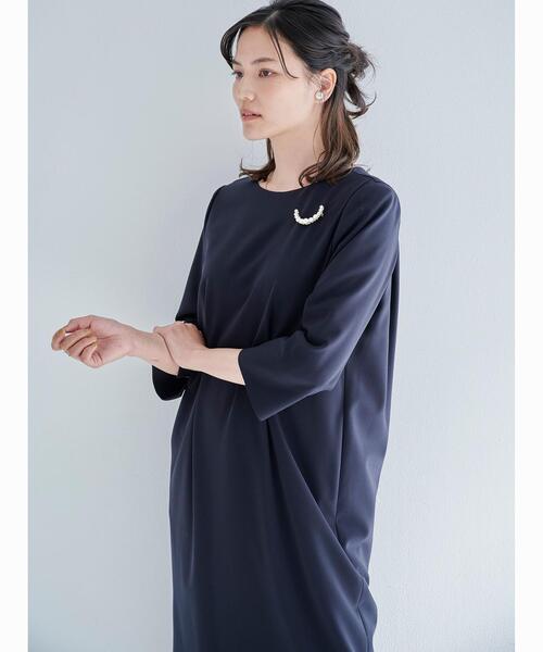 green label relaxing(グリーンレーベルリラクシング)の「フェイクパール ラインパヴェ ブローチ(ブローチ/コサージュ・レディース・ホワイト・FREE)」の3枚目の写真